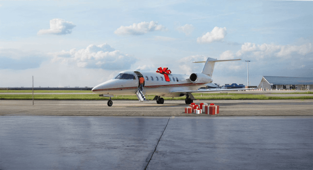 The Ultimate Gift Guide for Jet-Setters: Must-Have Travel Essentials